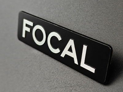 Brushed aluminum nameplate with diagonal grain